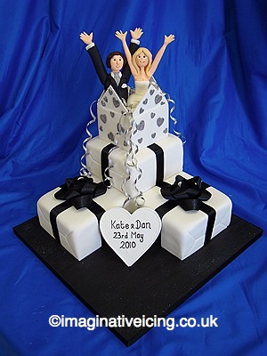 Wedding Cake shaped as Wedding Parcels with Bride Groom 