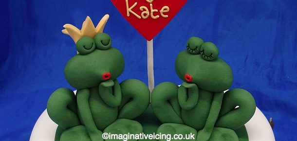 Engagement Kissy Frogs Heart Cake